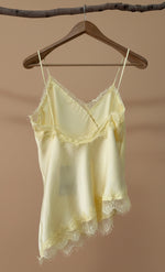 Carregar imagem no visualizador da galeria, Top assimétrico acetinado c/ renda TULIP
