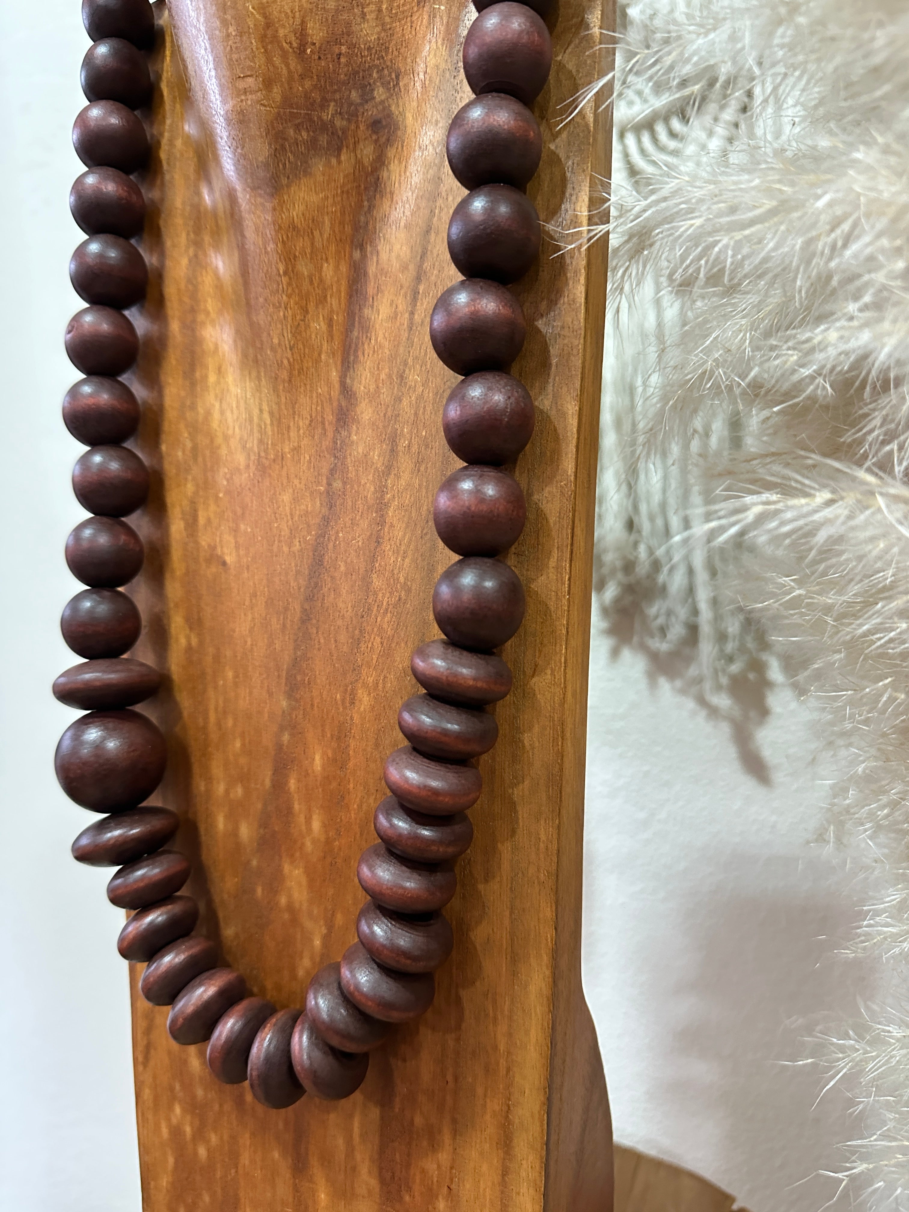 Colar comprido em madeira AZTEC