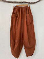 Load image in the gallery viewer,Calças baggy em microbombazina c/ bolsos HARLEM
