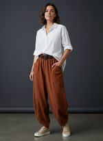 Load image in the gallery viewer,Calças baggy em microbombazina c/ bolsos HARLEM
