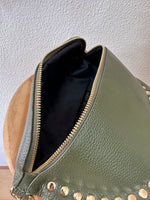 Load image in the gallery viewer,Bolsa crossbody em pele CYNTHIA
