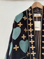 Load image in the gallery viewer,Kimono em veludo bordado ALICE
