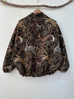 Load image in the gallery viewer,Bomber em fazenda c/bolsos ITURI
