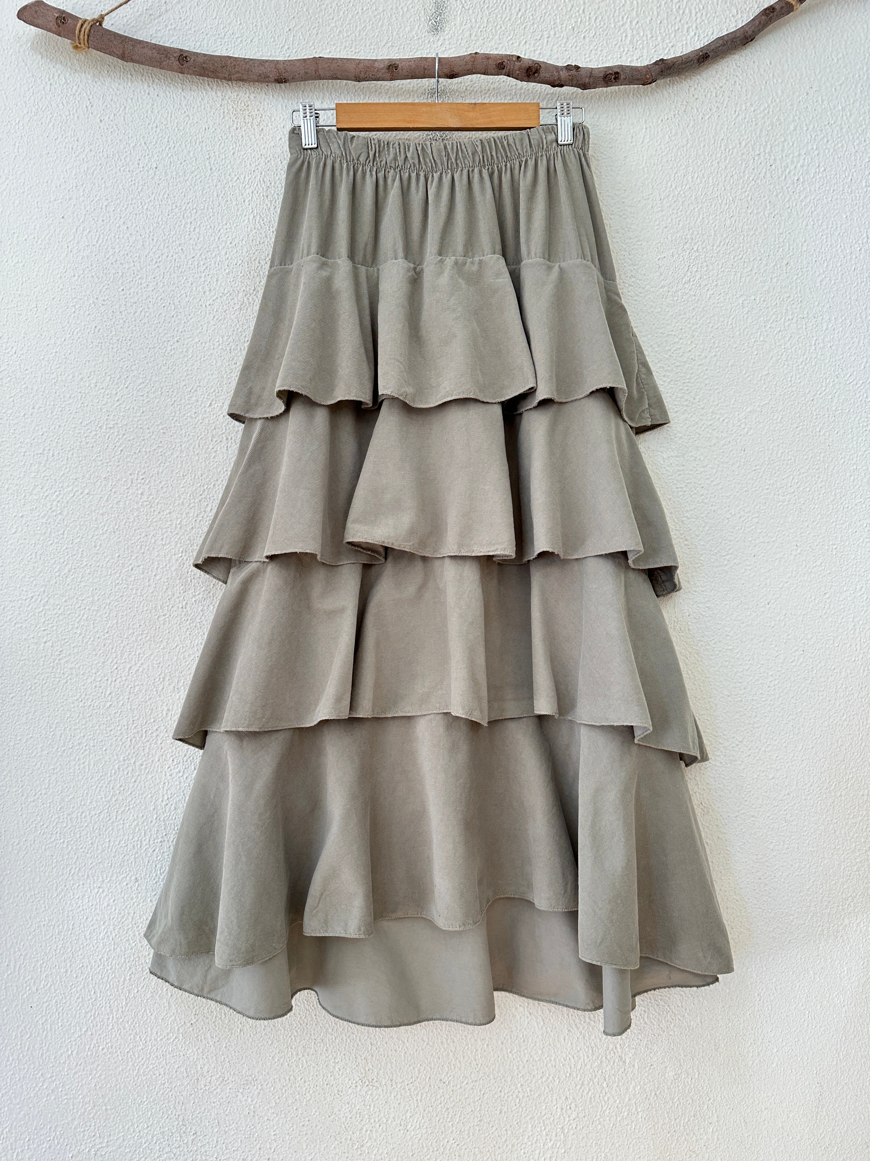 Saia em microbombazina c/ folhos ASPEN