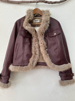 Load image in the gallery viewer,Blusão em ecopele c/ forro de pelo MILAN
