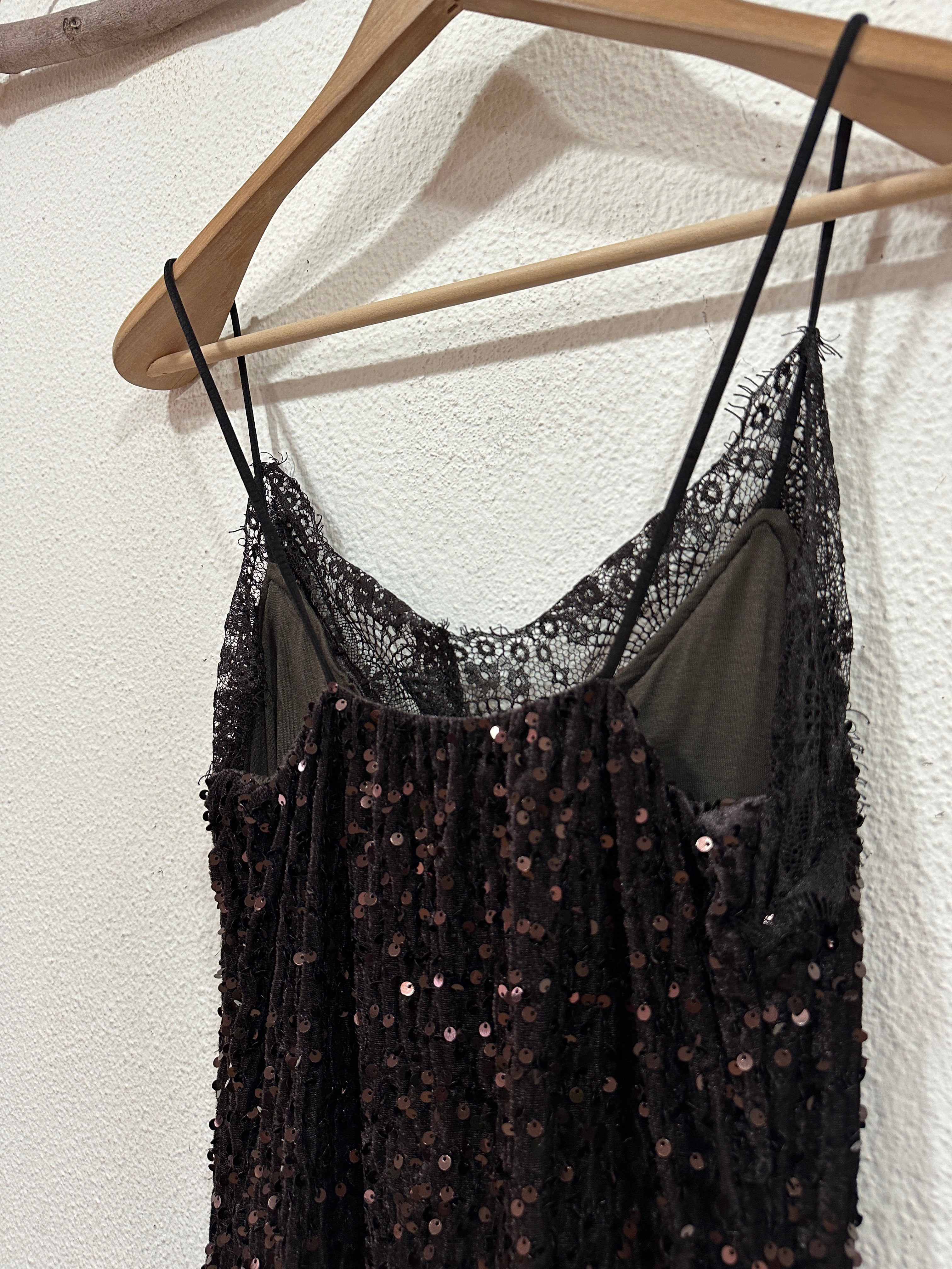 Vestido curto assimétrico em veludo c/lantejoulas SAPPHIRE