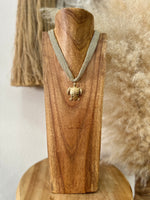 Load image in the gallery viewer,Colar curto TRYVA
