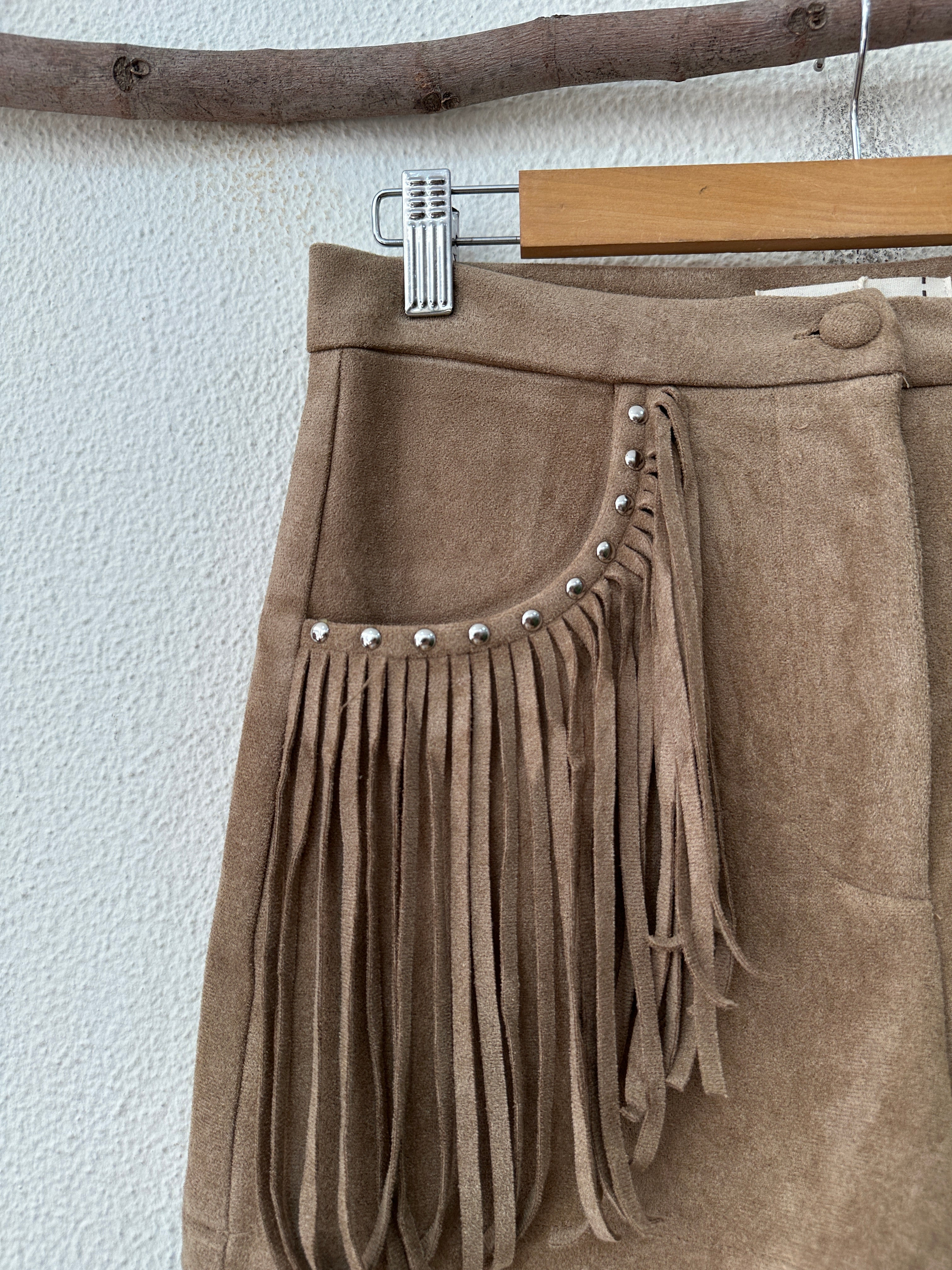 Calções efeito suede c/ franjas SAHARA