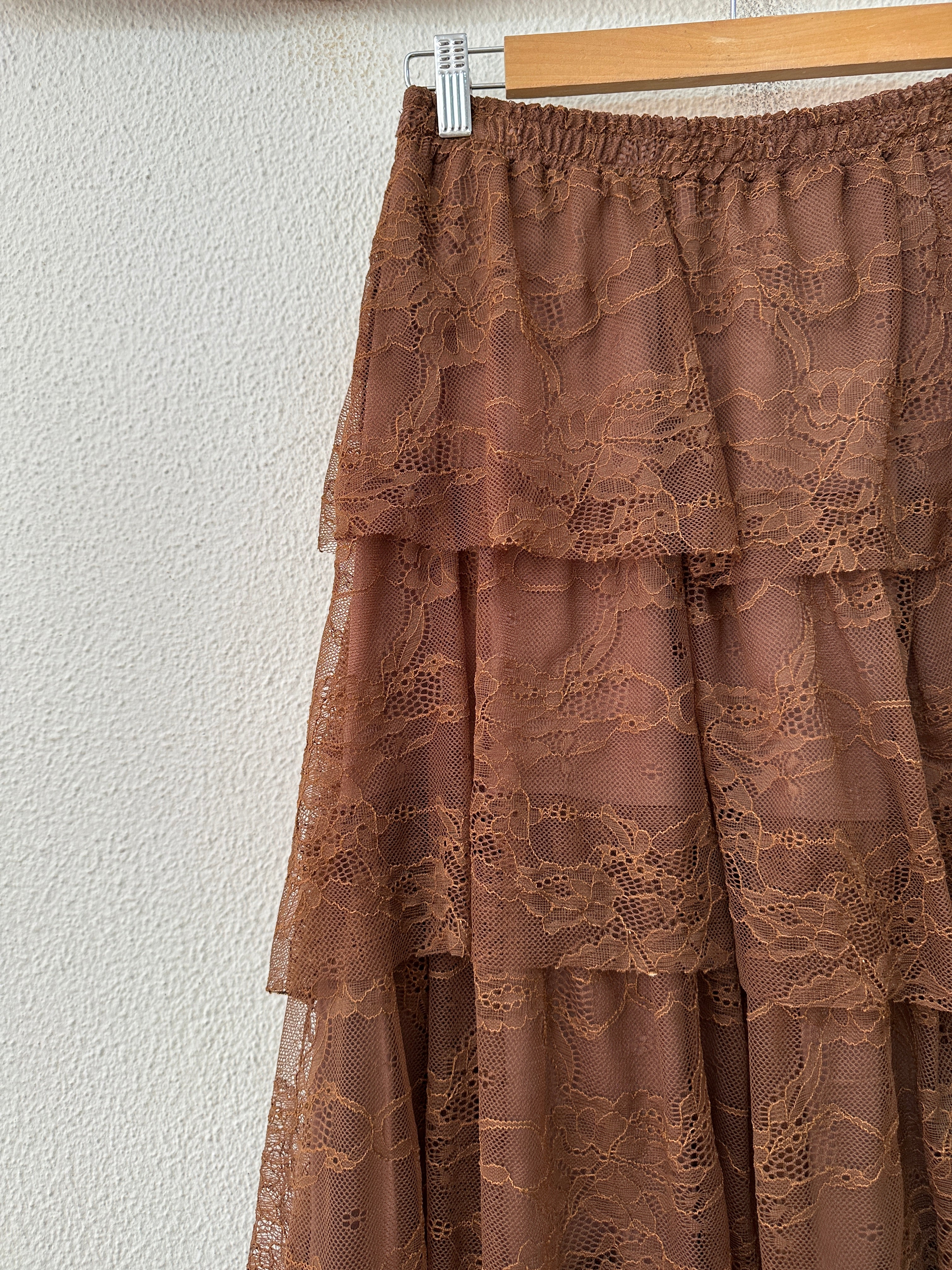 Saia em renda c/ folhos CLEO