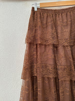 Carregar imagem no visualizador da galeria, Saia em renda c/ folhos CLEO
