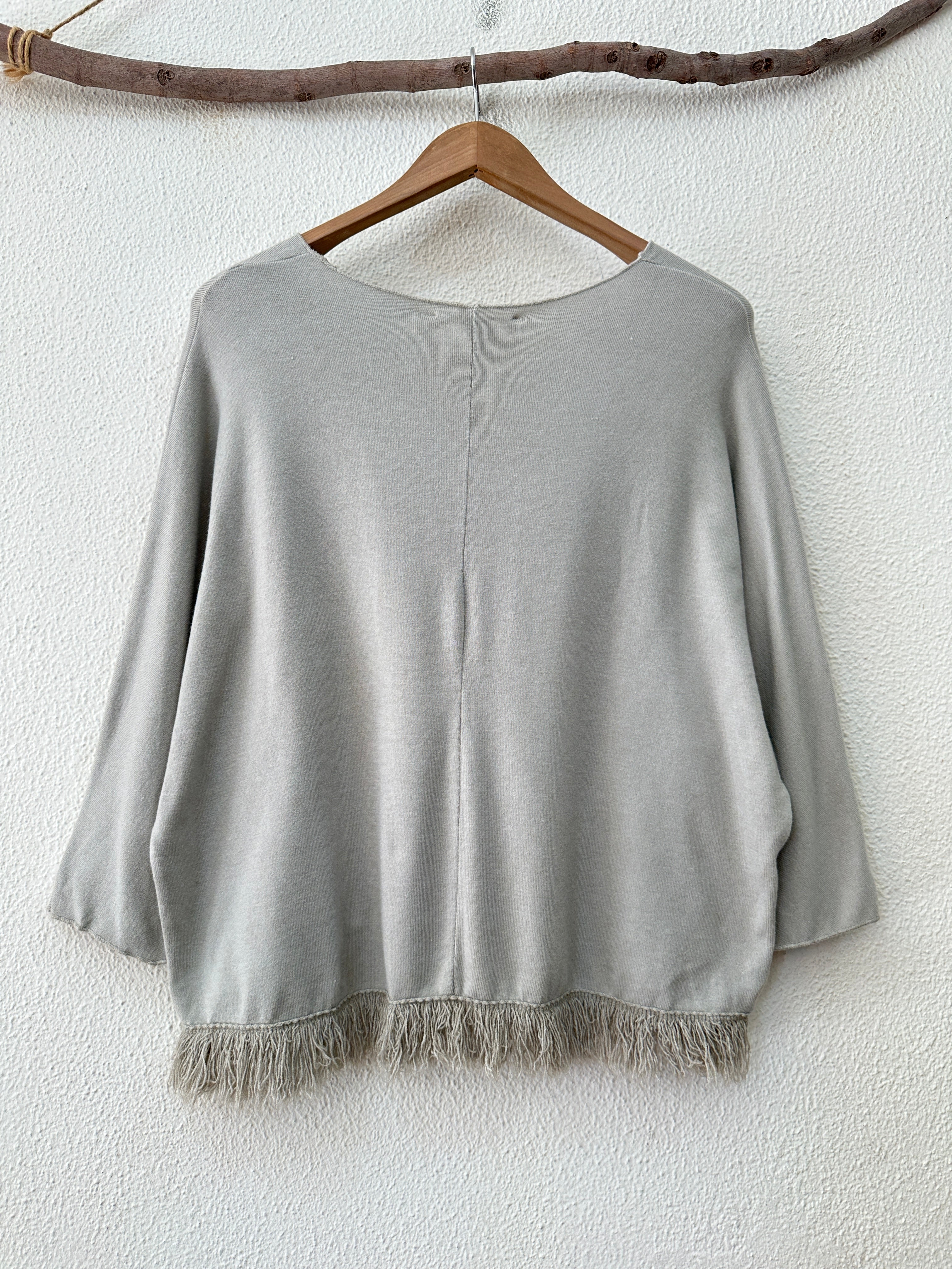 Poncho de malha c/ franjas STONE