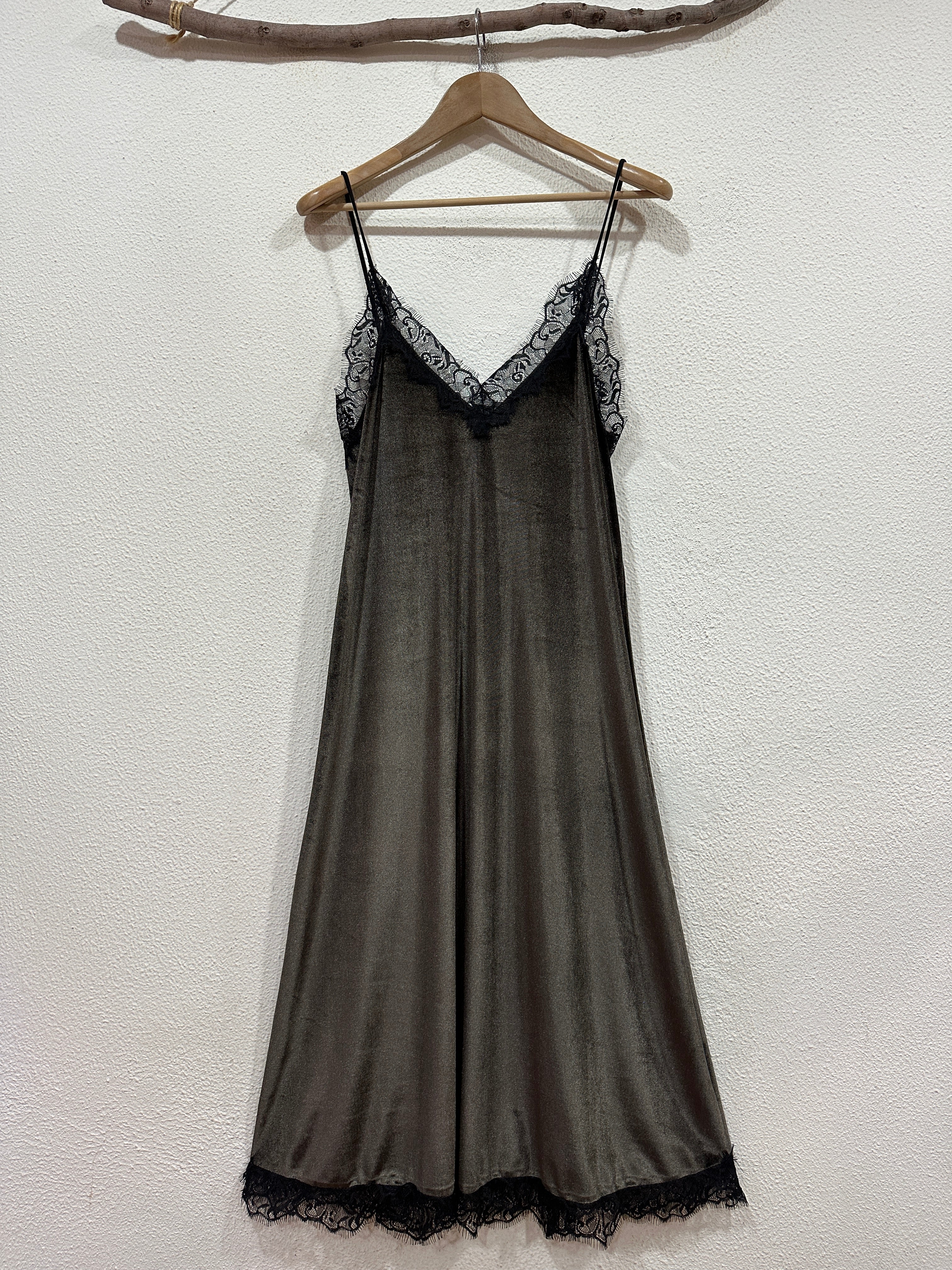 Vestido em veludo cristal c/renda AMETHYST