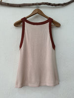 Load image in the gallery viewer,Top de malha em contraste EVIE
