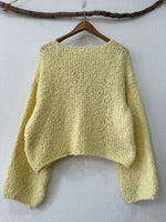 Load image in the gallery viewer,Casaco de malha c/ atilhos BISOU
