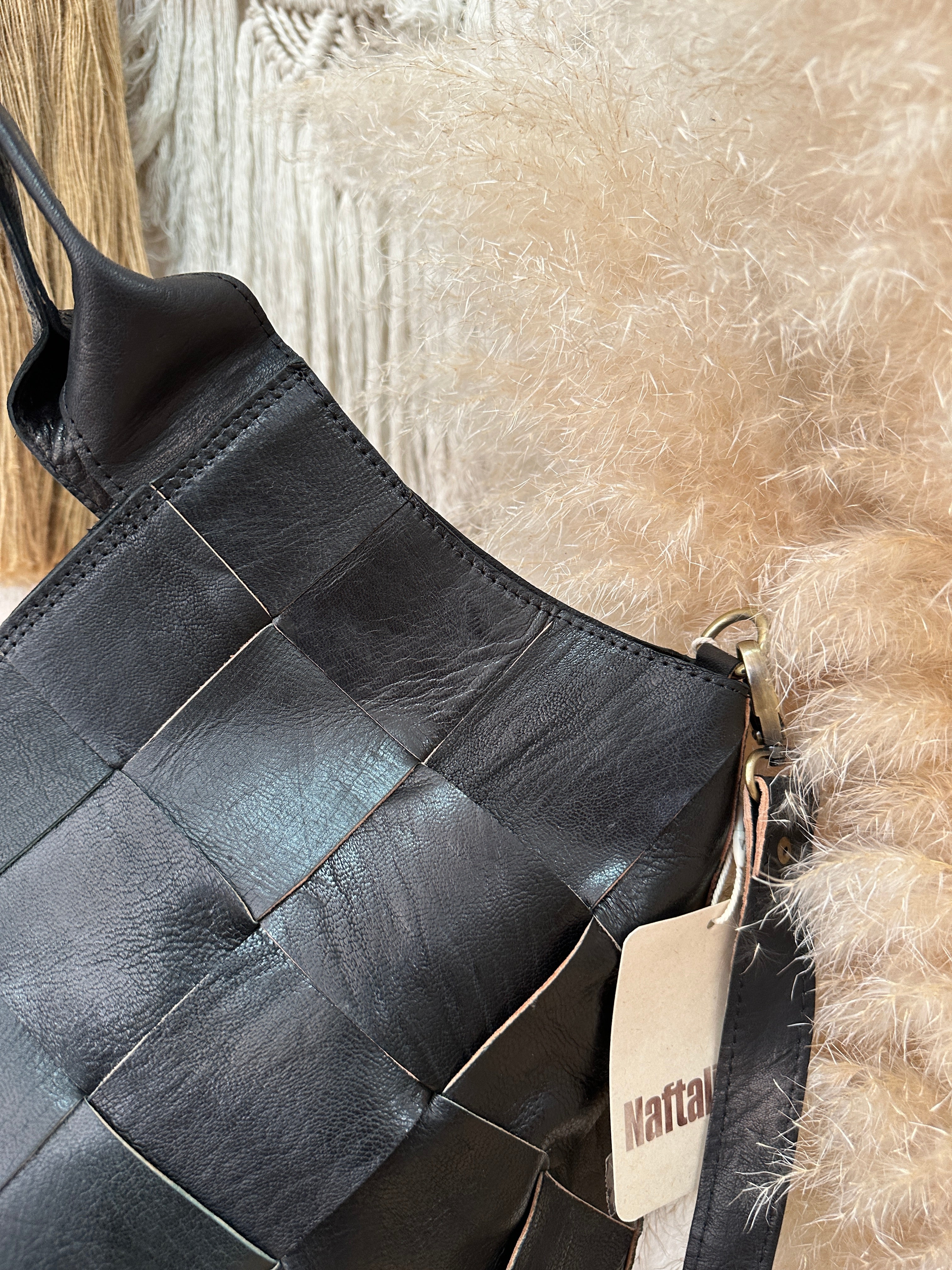 Mala em pele entrançada NAAM