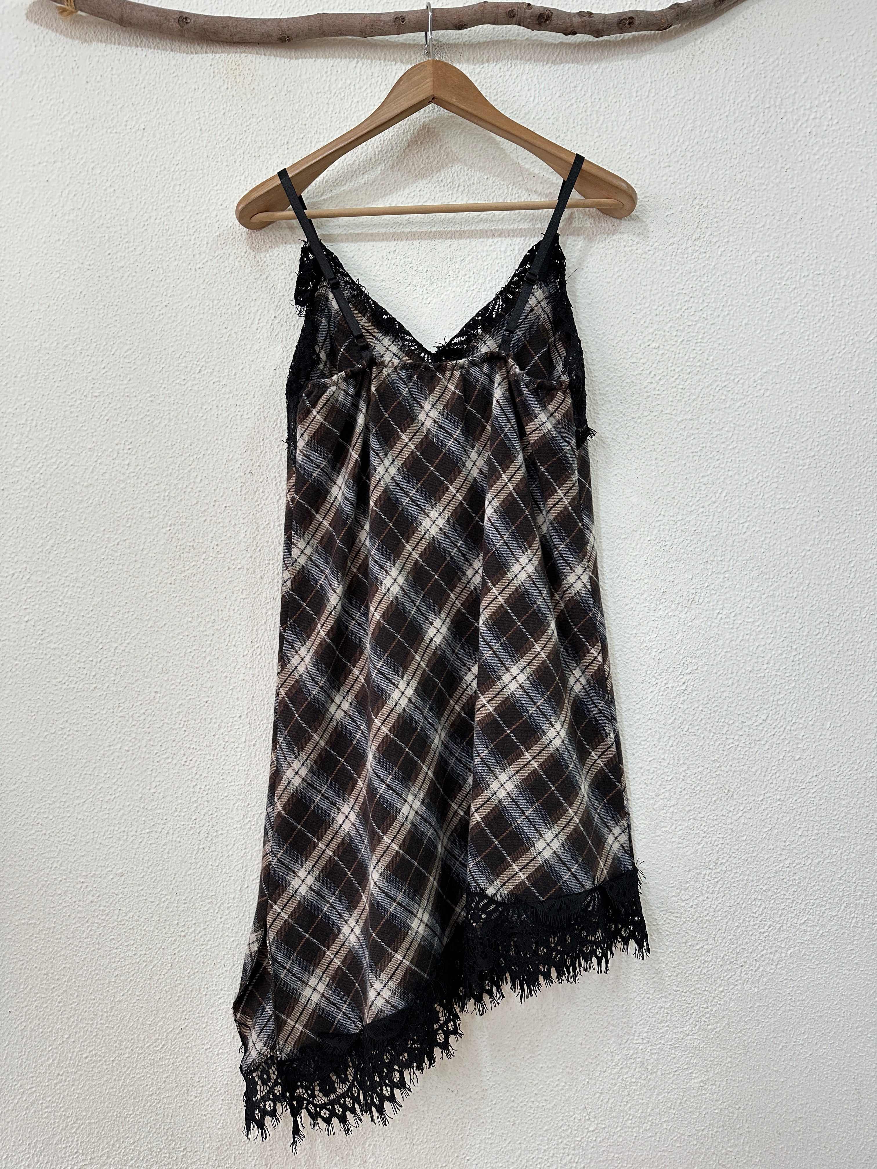 Vestido curto em fazenda c/rendas YORKSHIRE