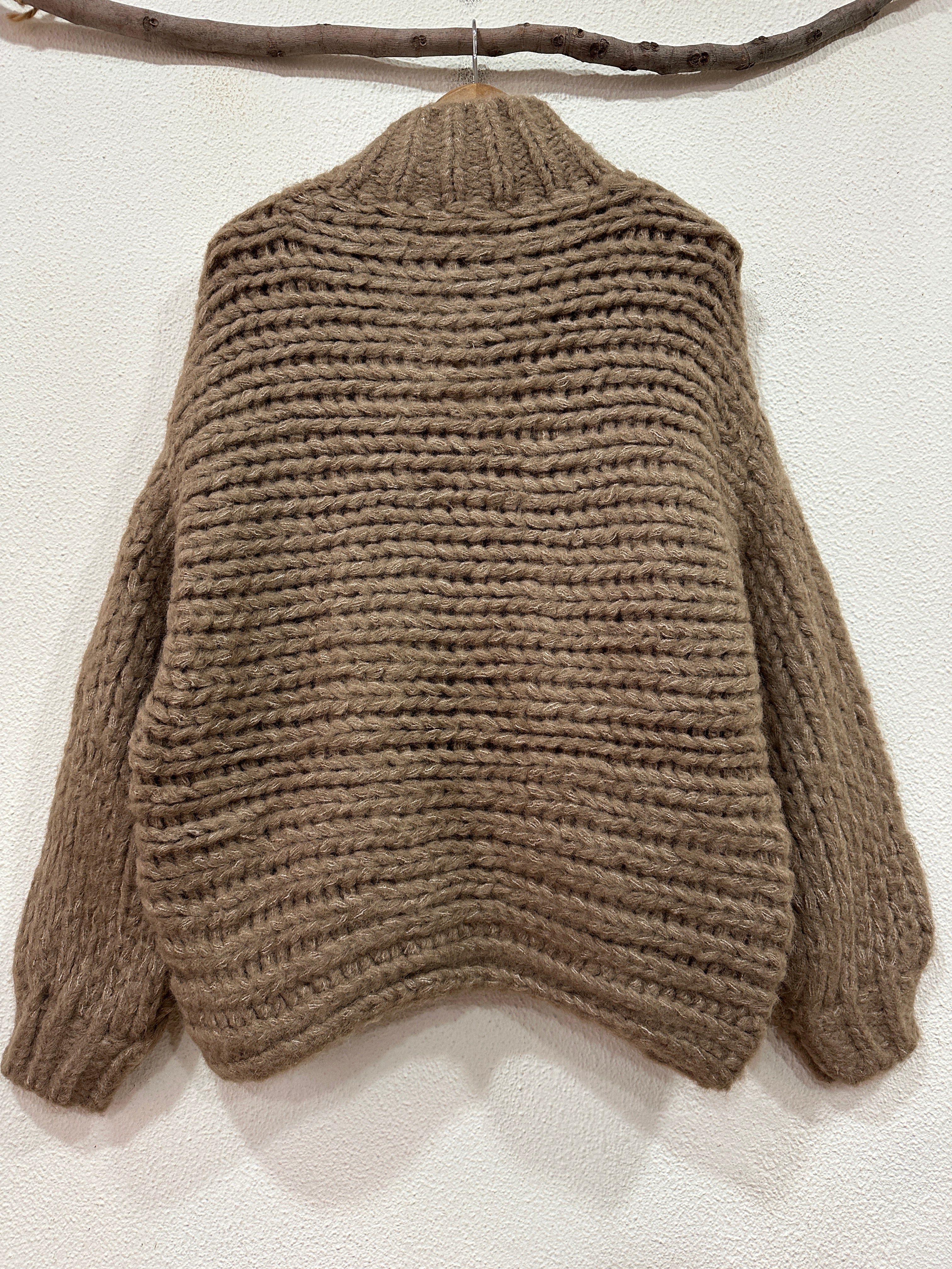 Casaco oversize em malha artesanal MOWEY