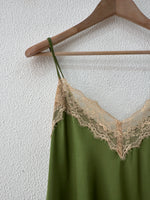 Load image in the gallery viewer,Top acetinado c/ renda FAYE
