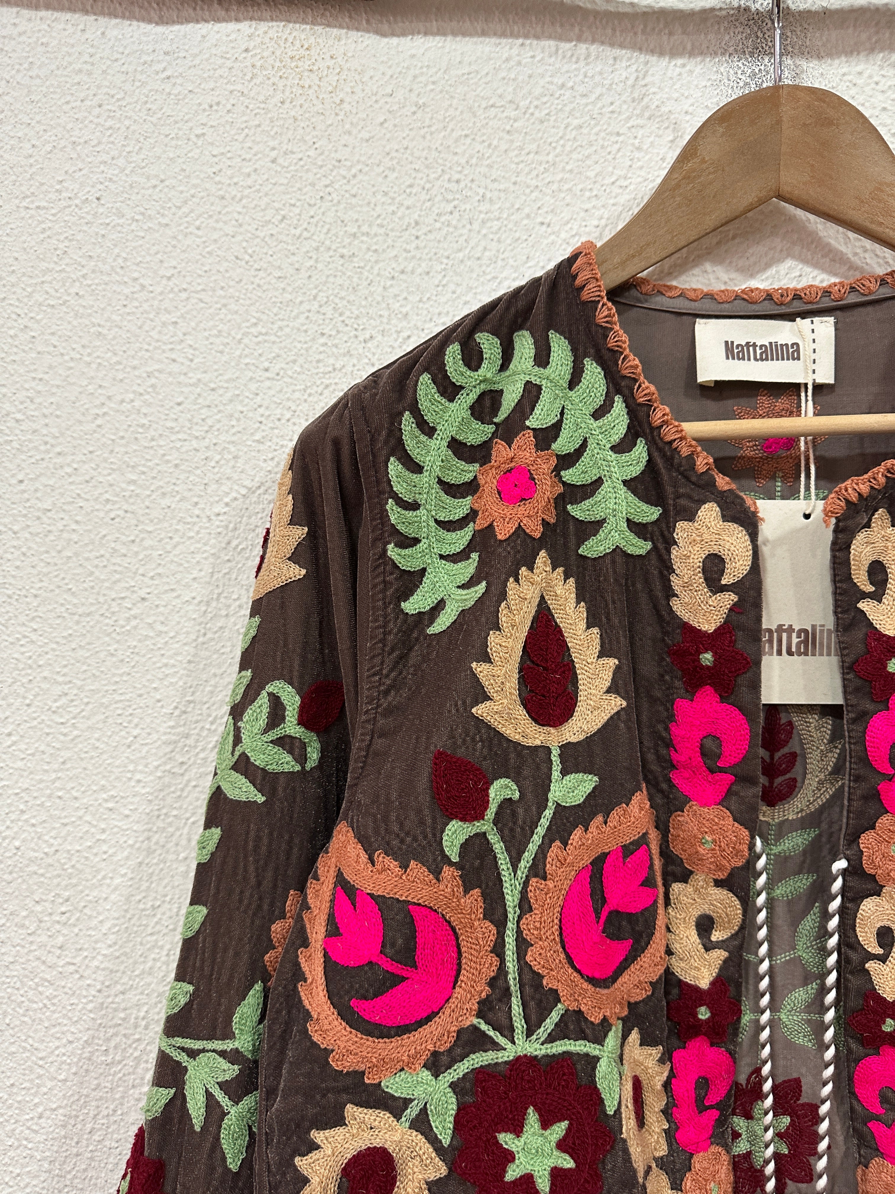 Casaco curto em veludo bordado GAYATRI