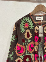 Load image in the gallery viewer,Casaco curto em veludo bordado GAYATRI
