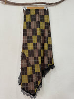 Carregar imagem no visualizador da galeria, Saia assimétrica acetinada c/ renda LUCKY
