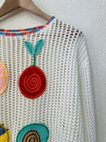 Carregar imagem no visualizador da galeria, Camisola rendada c/aplicações em crochet feito à mão BEET
