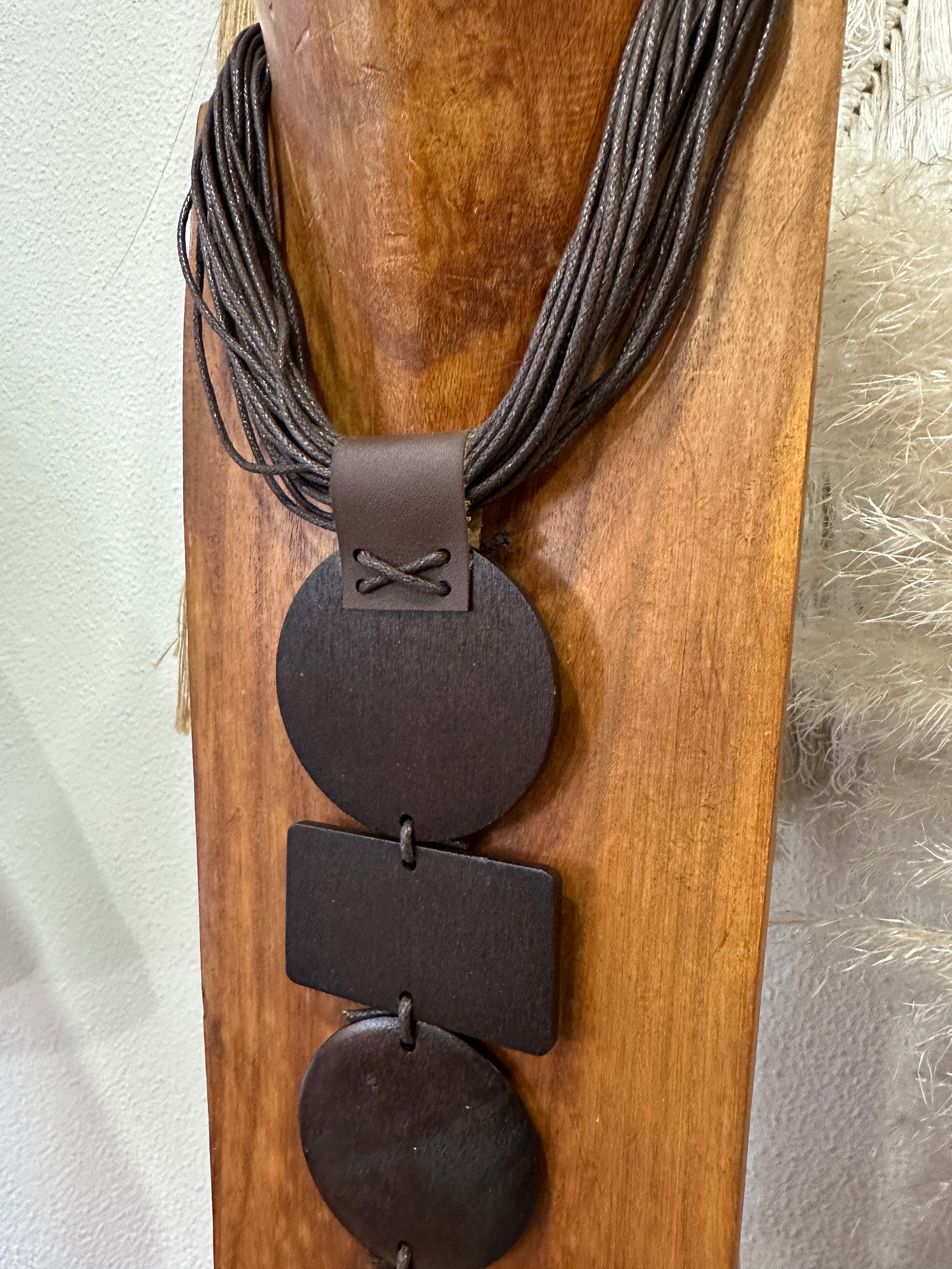 Gargantilha comprida em madeira MYTHOLOGY