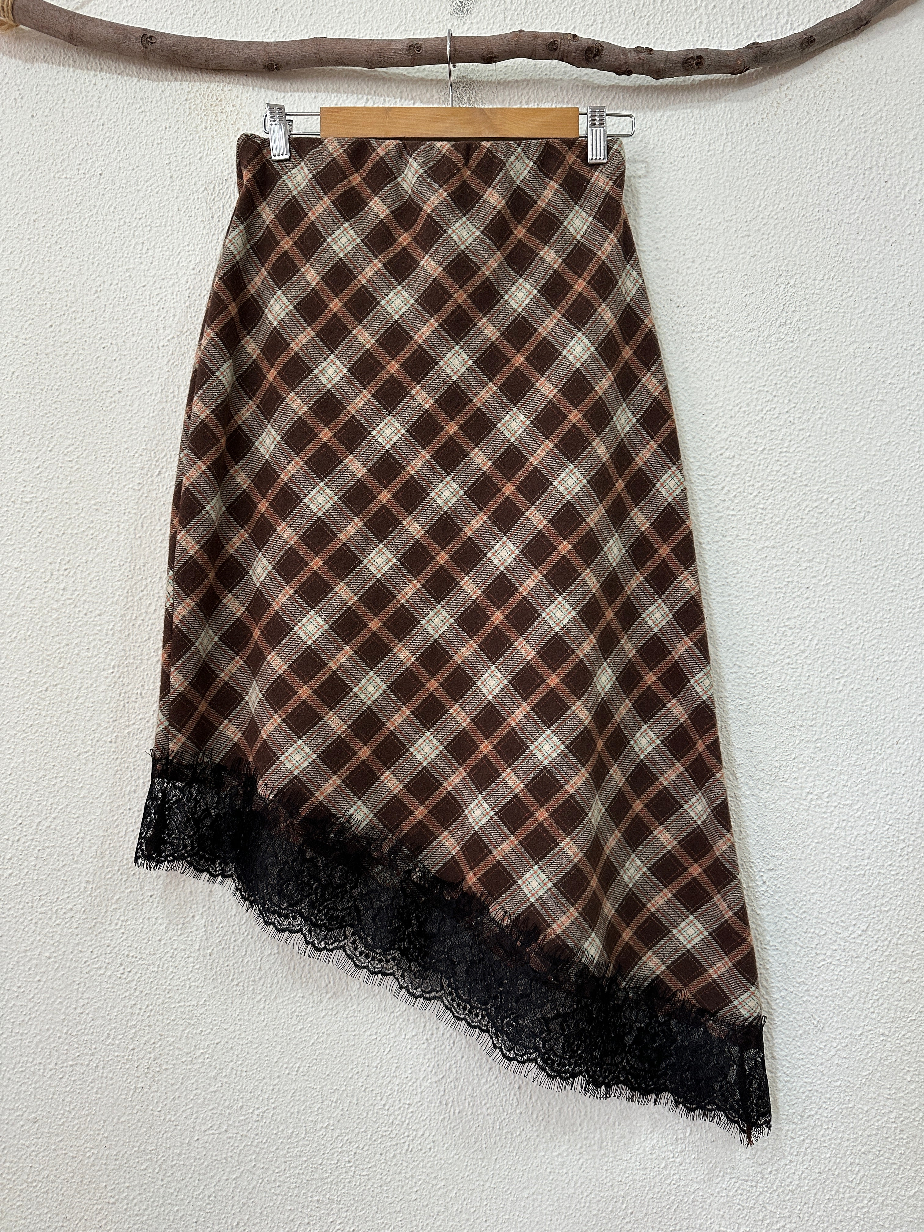 Saia assimétrica em fazenda c/renda CONWY