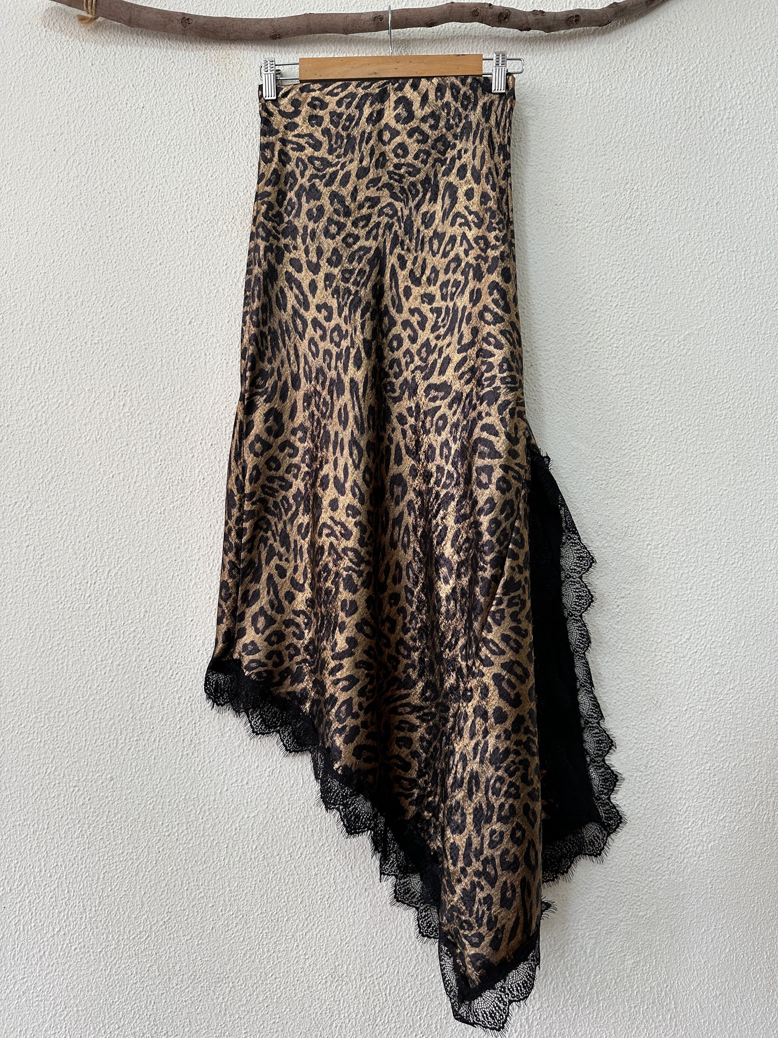 Saia assimétrica c/dourado LUNA