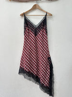 Carregar imagem no visualizador da galeria, Vestido assimétrico de flanela c/ renda YOHANNA
