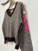 Load image in the gallery viewer,Camisola de malha c/ bordados PEONY
