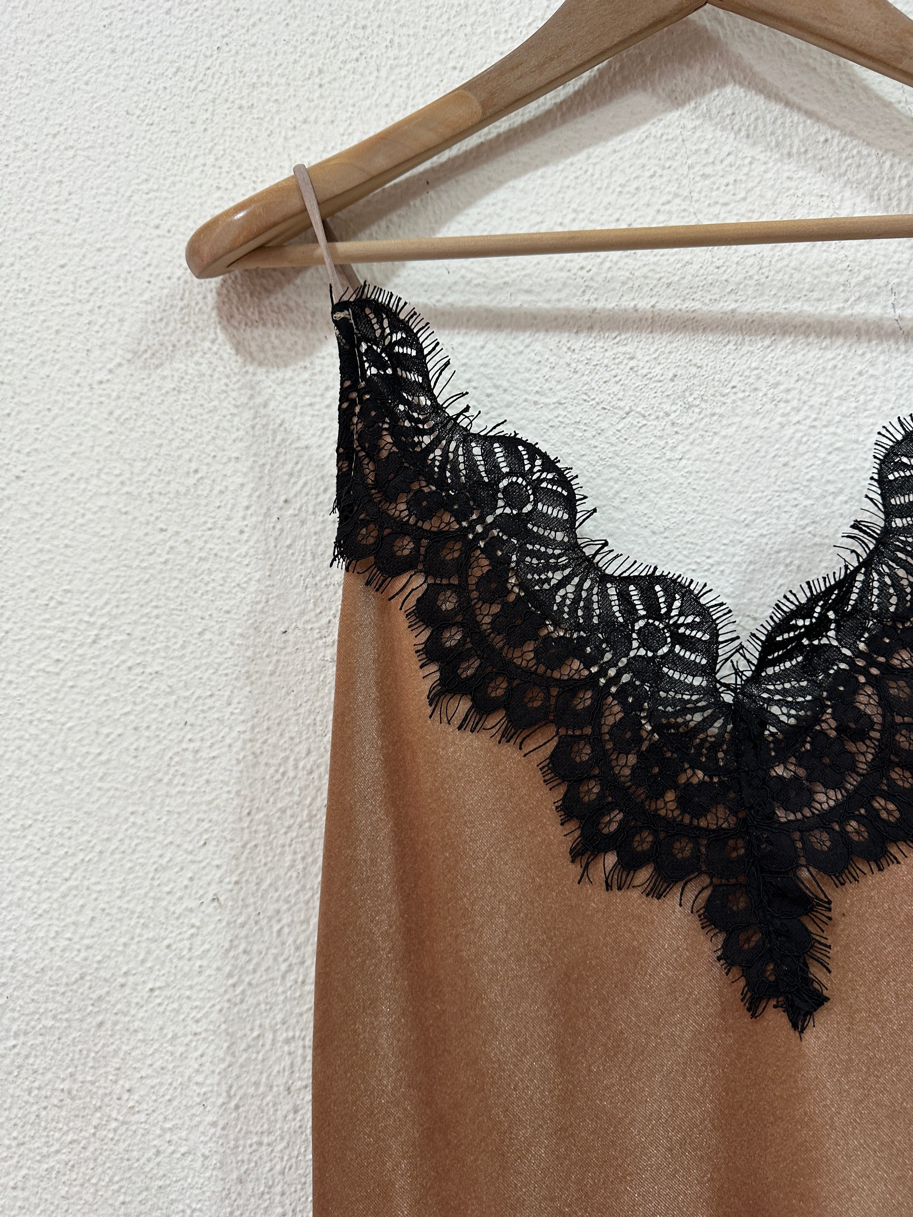 Top assimétrico de veludo c/ renda MARGOT