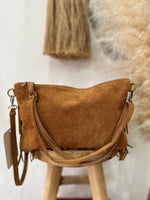 Carregar imagem no visualizador da galeria, Mala em camurça com franjas RAVENA
