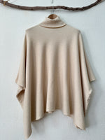 Load image in the gallery viewer,Poncho c/ gola DIOSA
