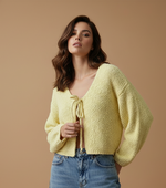 Load image in the gallery viewer,Casaco de malha c/ atilhos BISOU
