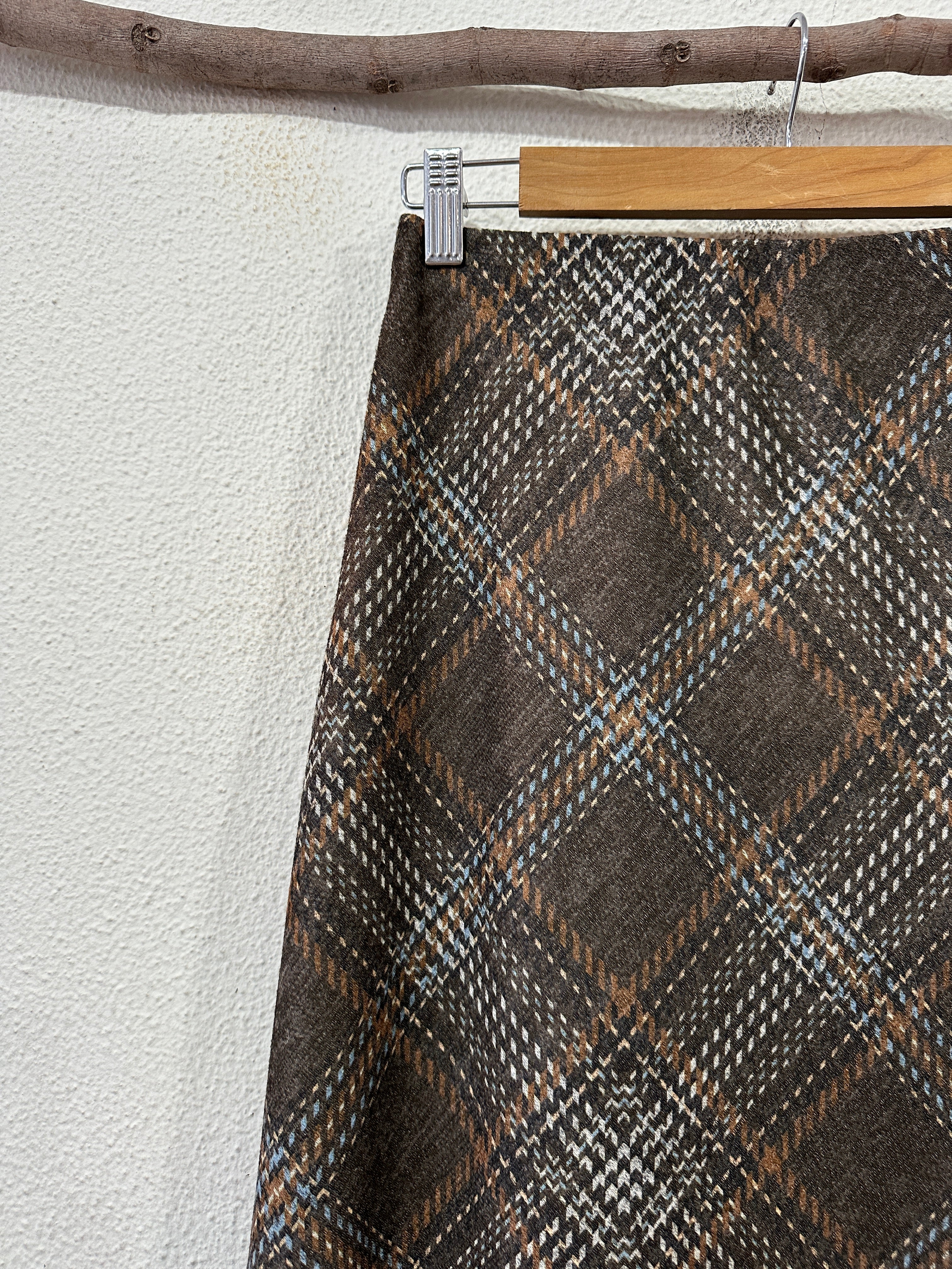 Saia evasê em malha c/ recorte e renda MEREDITH