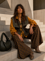 Load image in the gallery viewer,Camisa oversize c/ folho HONEY
