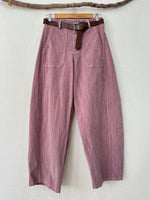 Carregar imagem no visualizador da galeria, Calças estilo baggy em microbombazina MUNICH
