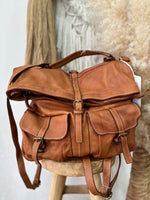 Carregar imagem no visualizador da galeria, Mochila em pele lavada OSLO
