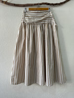 Load image in the gallery viewer,Conjunto de top e saia recortada ONDINE
