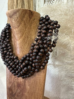 Load image in the gallery viewer,Gargantilha em madeira pintada YVANNA
