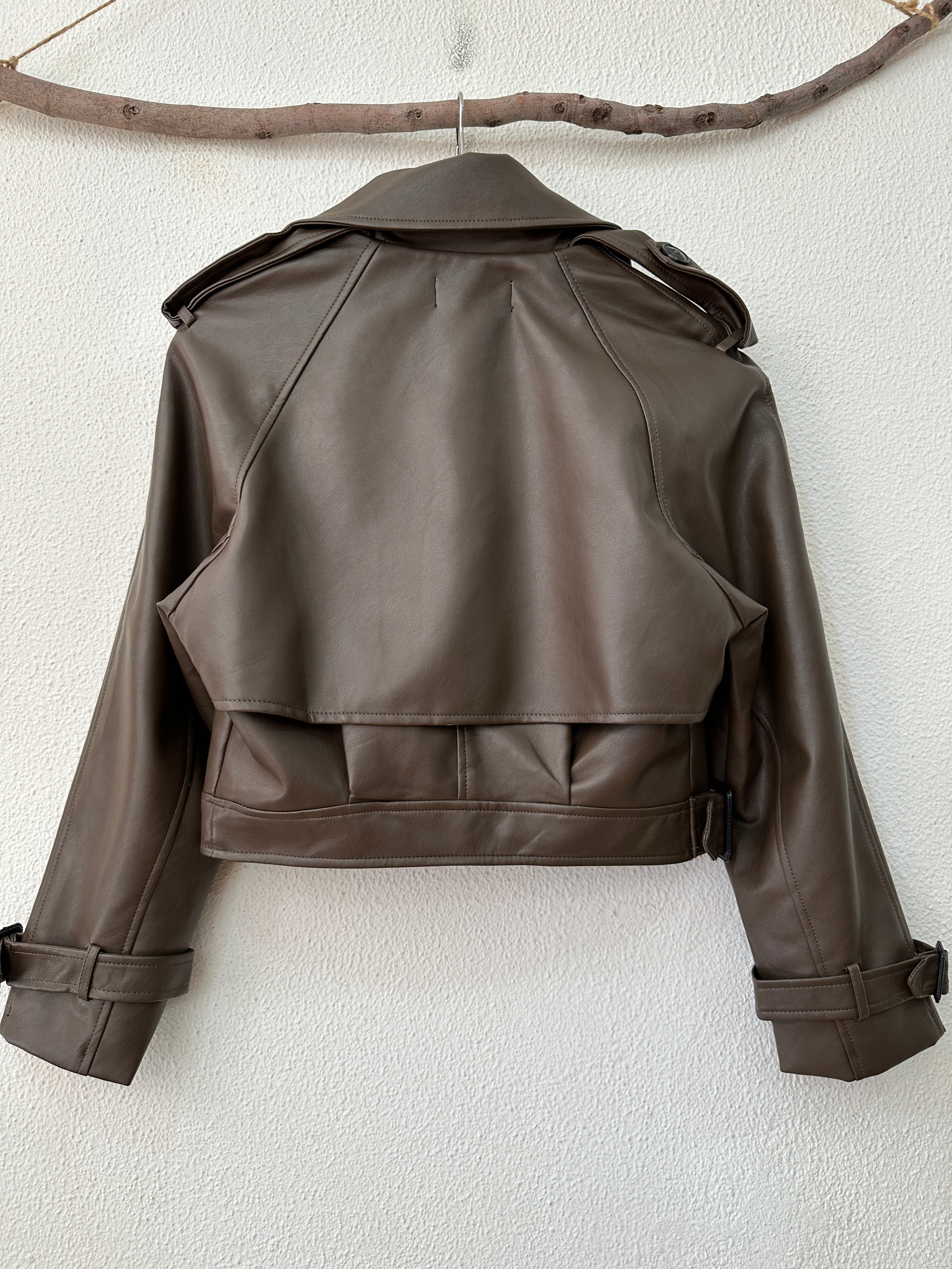 Blusão curto em ecopele BOSTON