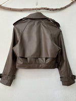 Load image in the gallery viewer,Blusão curto em ecopele BOSTON
