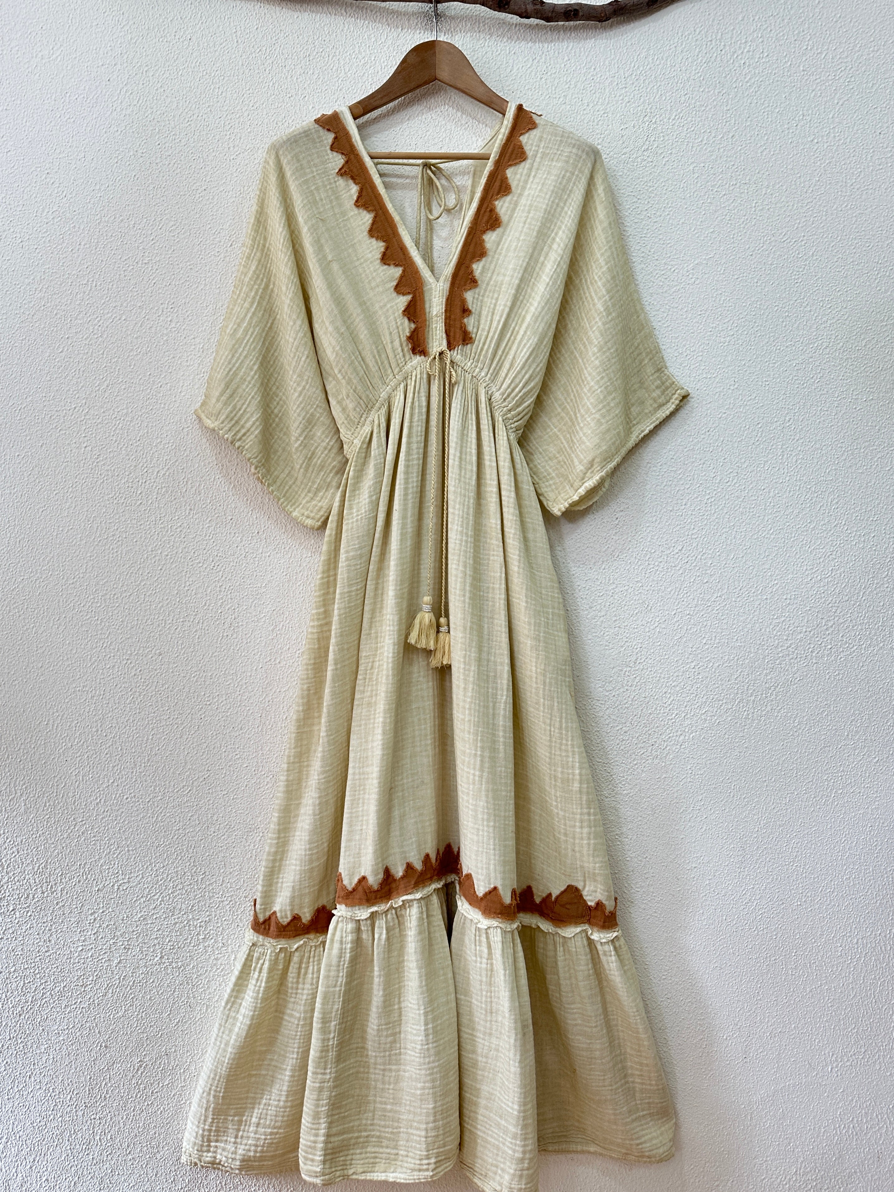 Vestido em algodão rústico c/ bolsos e mangas kimono  DESERT