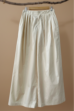 Load image in the gallery viewer,Pantalonas c/ pregas POTTERY
