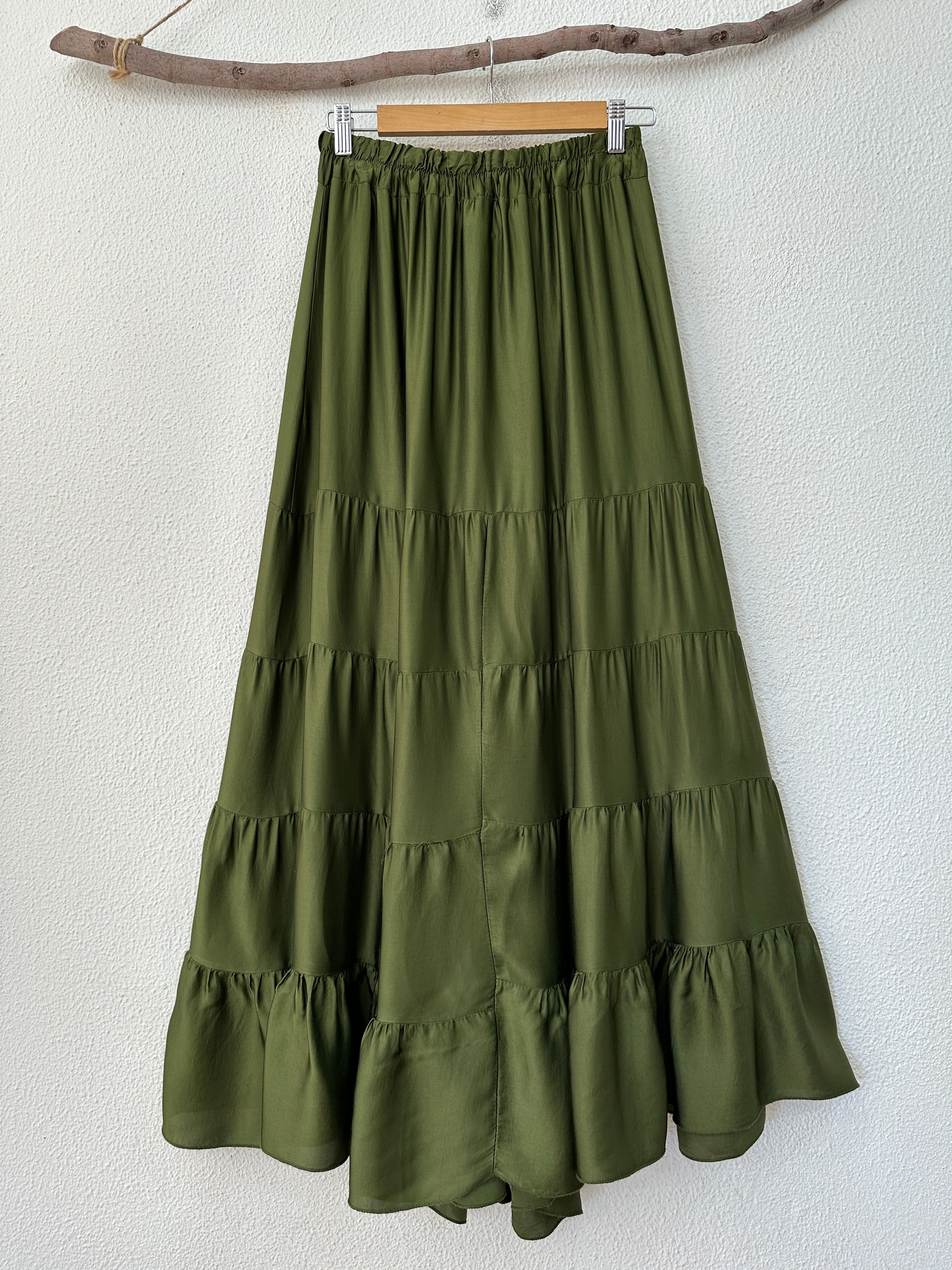 Saia assimétrica acetinada ZURICH