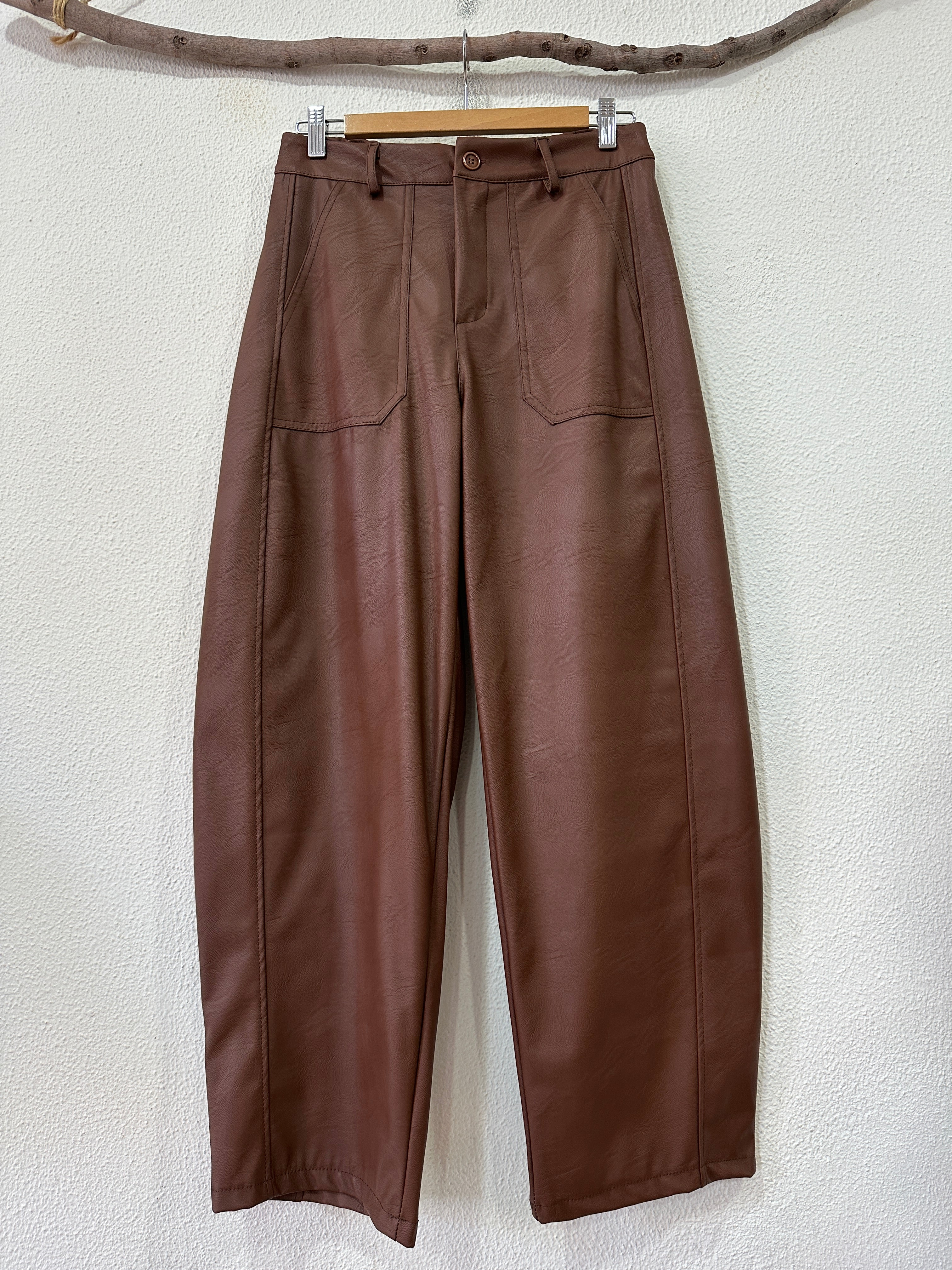 Calças em ecopele EZRA