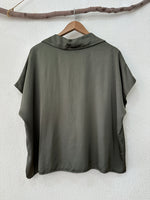 Load image in the gallery viewer,Túnica oversize acetinada BRITNEY
