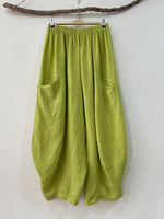 Cargue la imagen en el visor de la galería,Calças em linho estilo barrel TAVIRA
