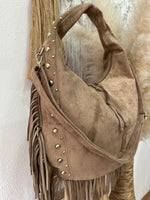 Carregar imagem no visualizador da galeria, Mala em camurça sintética c/franjas EMERALD
